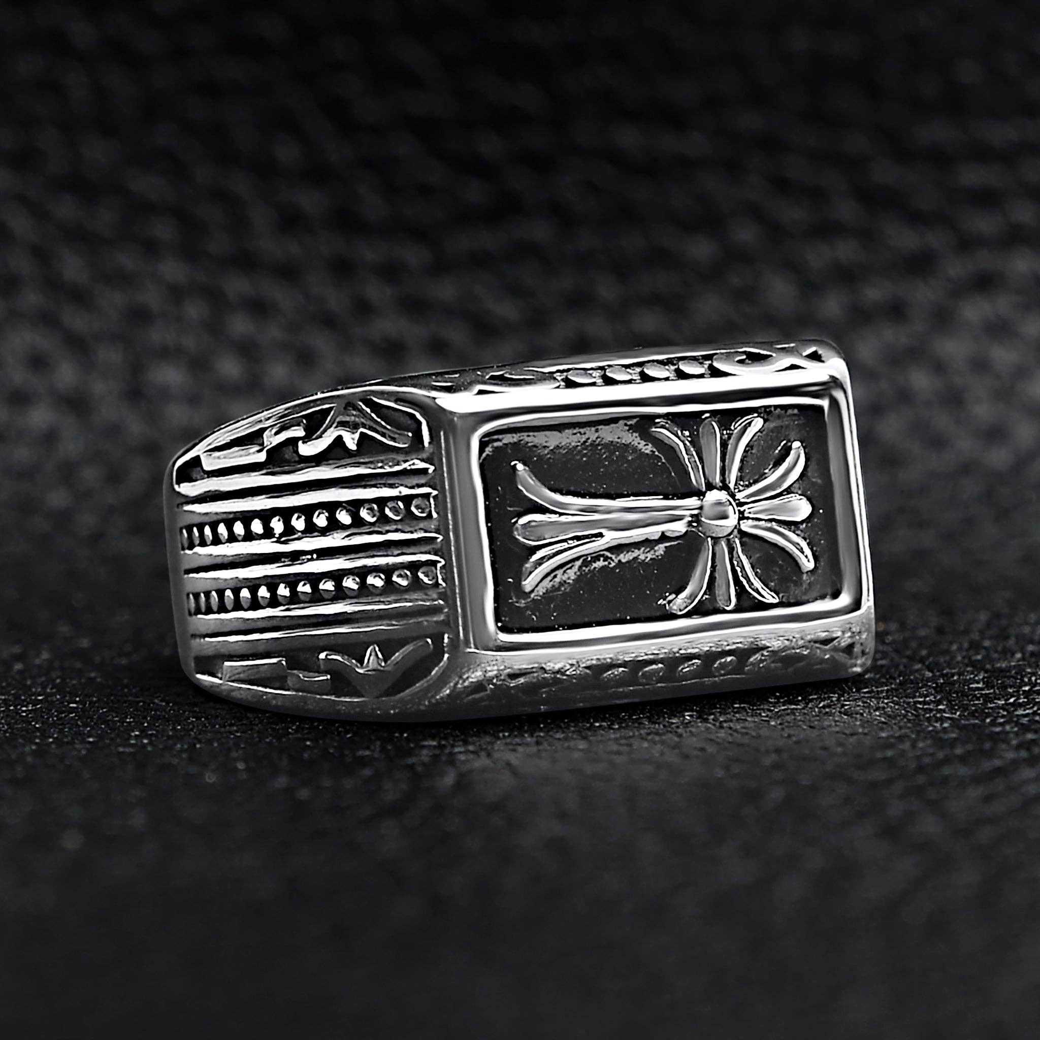 WJW – Großhandel Siegelringe – Detaillierter Kreuzring aus Edelstahl4