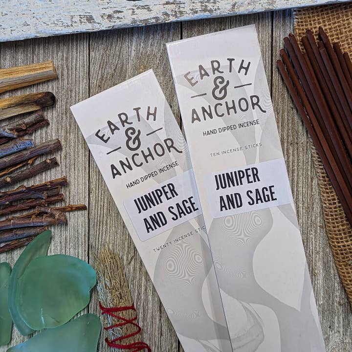 Handdoppad rökelse med enbär och salvia för wholesale av Earth & Anchor Soap Co.