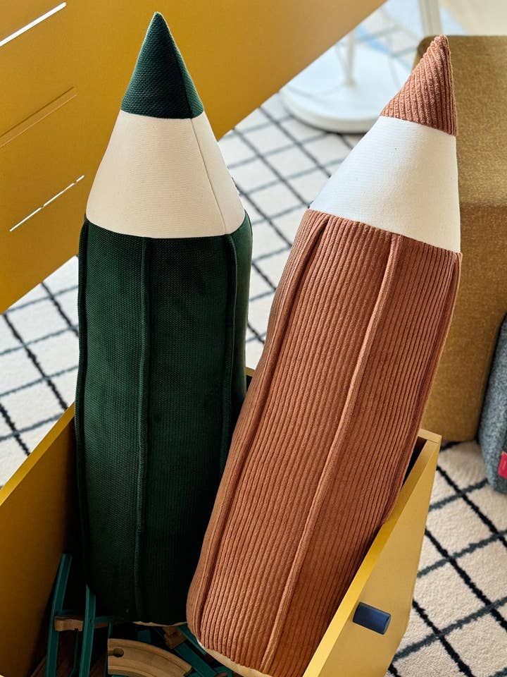 Fløjlskridt pude "Carmel" tilbage til skoleindretning, Gaveidé til førskolebørn og studerende, børneværelsesindretning, Montessori studenterumindretning for engroshandel hos Moi Mili