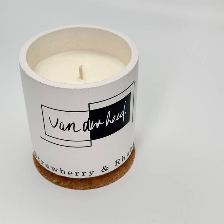 Strawberry & Rhubarb - scented candle, 100% handmade for wholesale by Van der hoed