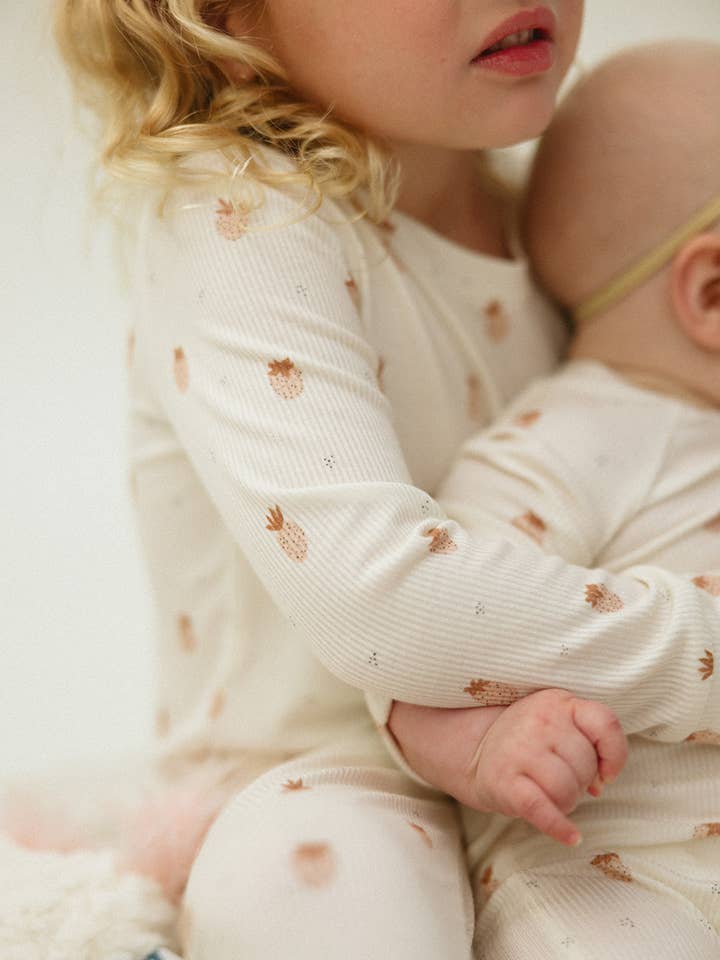 Pijama de dos piezas con frutas bañadas por el sol para venta al por mayor de Honeycomb Goods