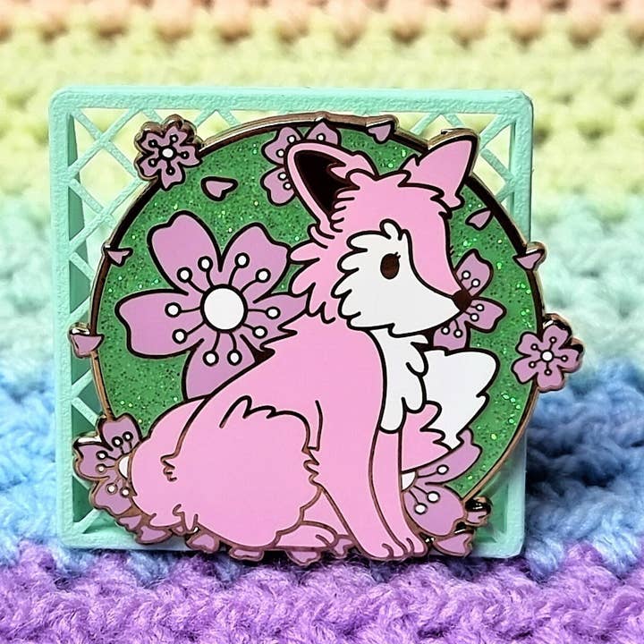 Spring Fox Pin | Vergoldeter Hartemail-Pin für den Großhandel von FuzziesArtDesigns