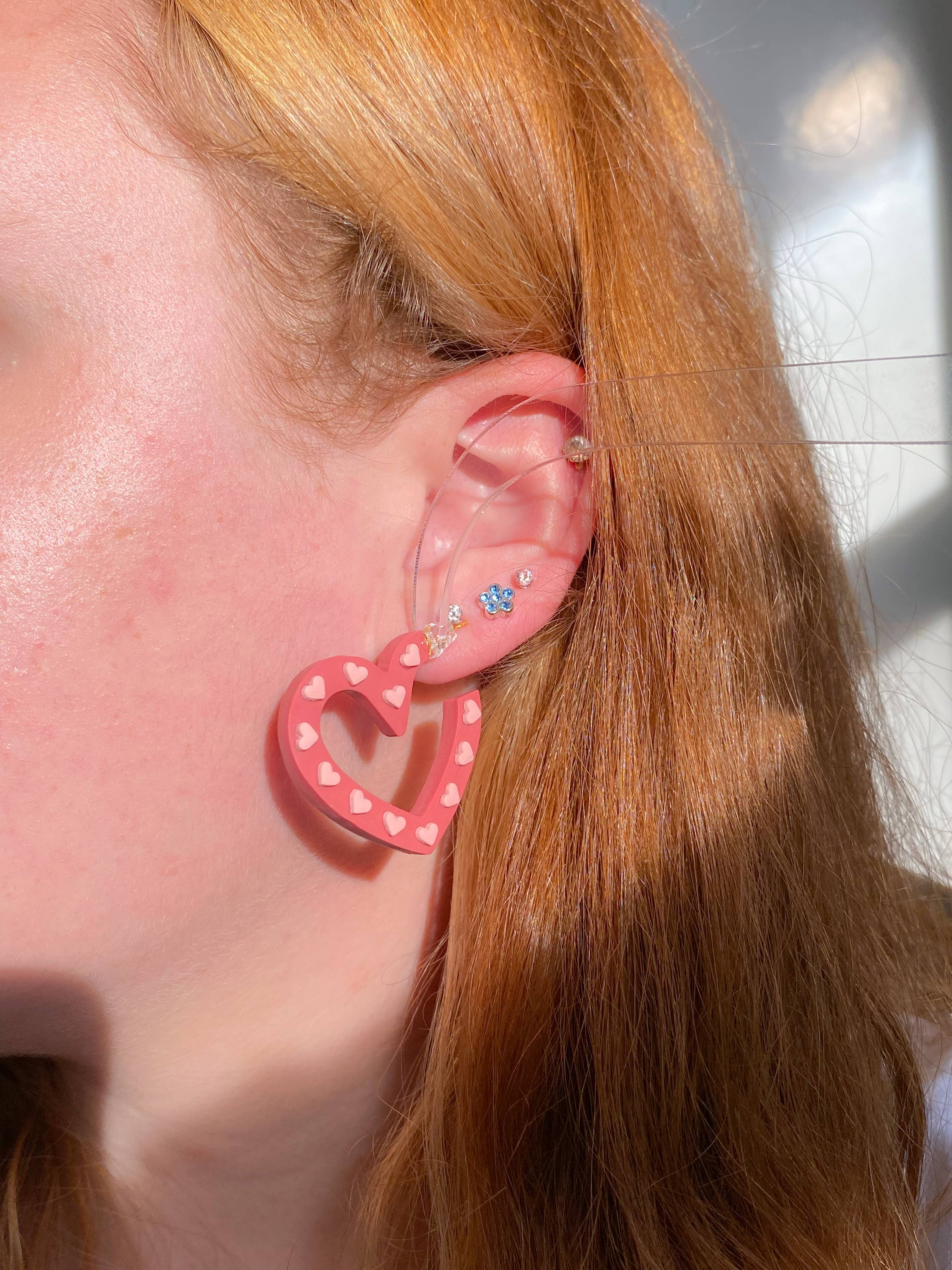 Peaches Phase – wholesale Hängande örhängen – Hjärtformade Hoops, Clay Hoops, Alla hjärtans dag lera örhängen1