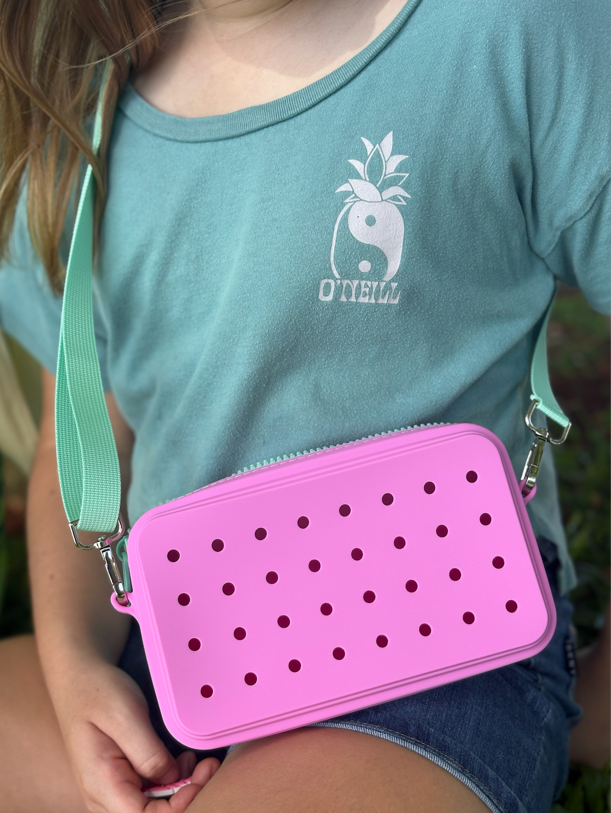 Left Right Design - Wholesale Crossbody Bag - Kids - MyCharm Purse -silicone, customizable, vibrant and versatile14
