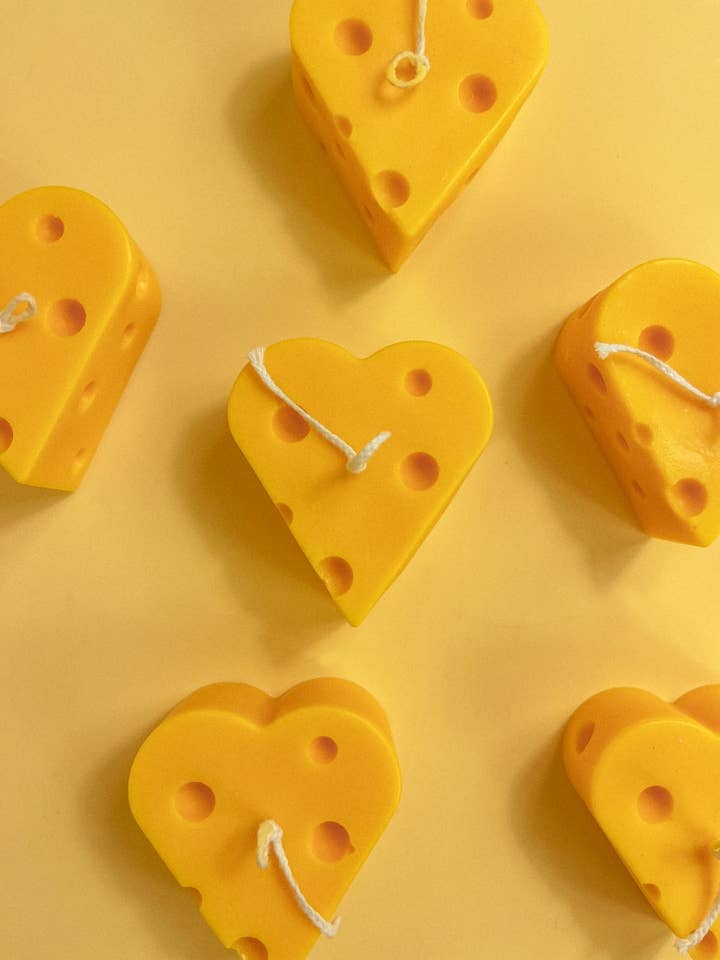 Quesitos de Amor hartvormige kaaskaars voor wholesale door The Wednesday Co