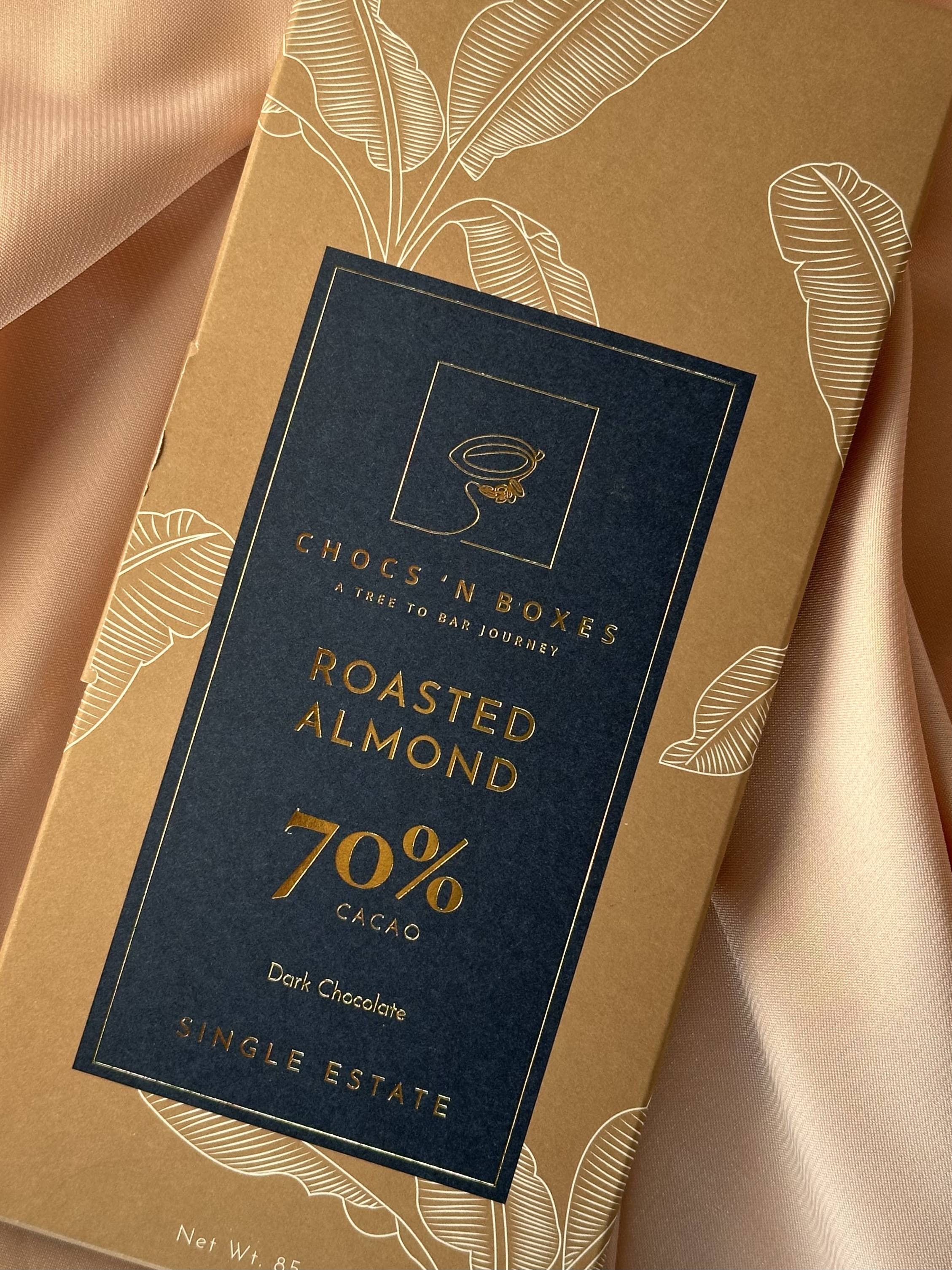 Chocs ‘N Boxes - Venta al por mayor Chocolate - Tableta de chocolate negro al 70% con almendras tostadas3