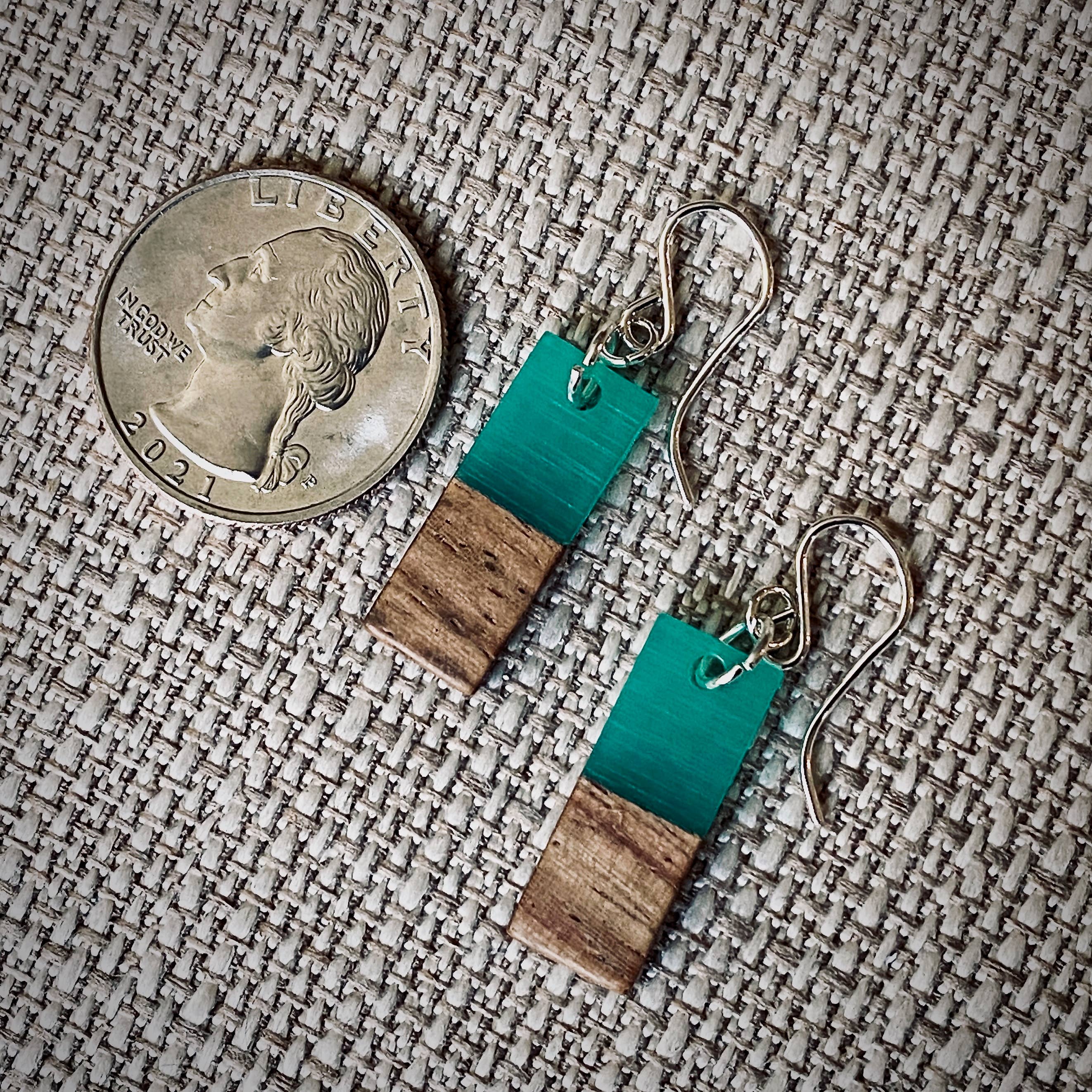 Nancy Reid Carr – Engroshandel Hængeøreringe og creoløreringe – Moderne Boho turkise dråber, træ og harpiks dingleøreringe0