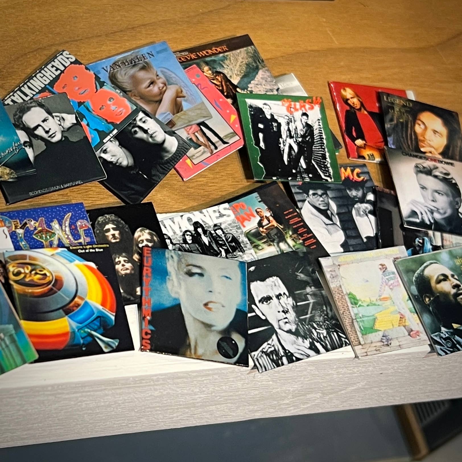 Itty Bitty Mini Mart - Vente Décorations de table - Ensemble de démarrage boutique de disques miniature « 8 en caisse » à l’échelle 1:120