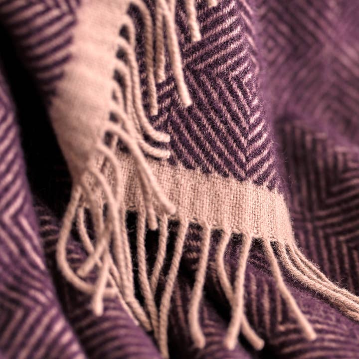 The British Blanket Company – wholesale Throw blanket – Wildweave Blanket: Blackberry and Heather2