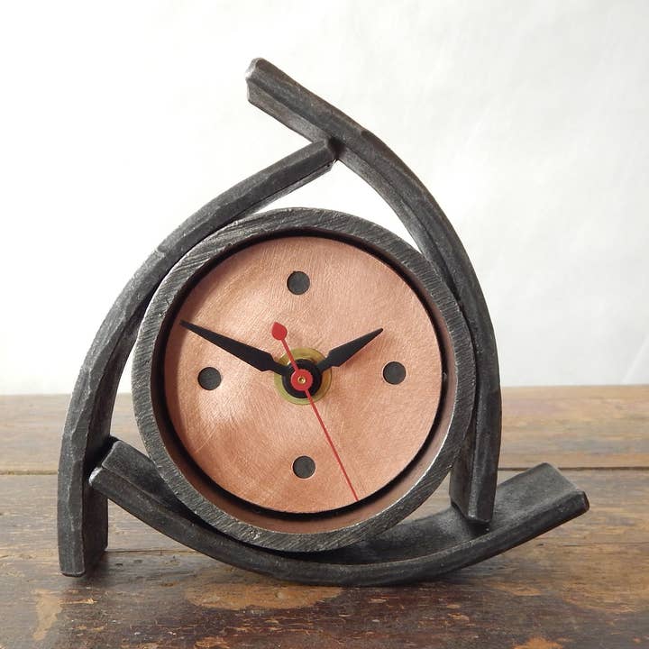 Skrivebordsur #132 for engroshandel hos Blackthorne Forge