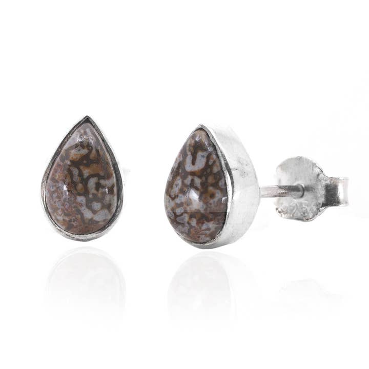 Orecchini a perno a forma di osso di dinosauro, autentici fossili, in argento 925 per la vendita all'ingrosso da parte di Black Feather Design