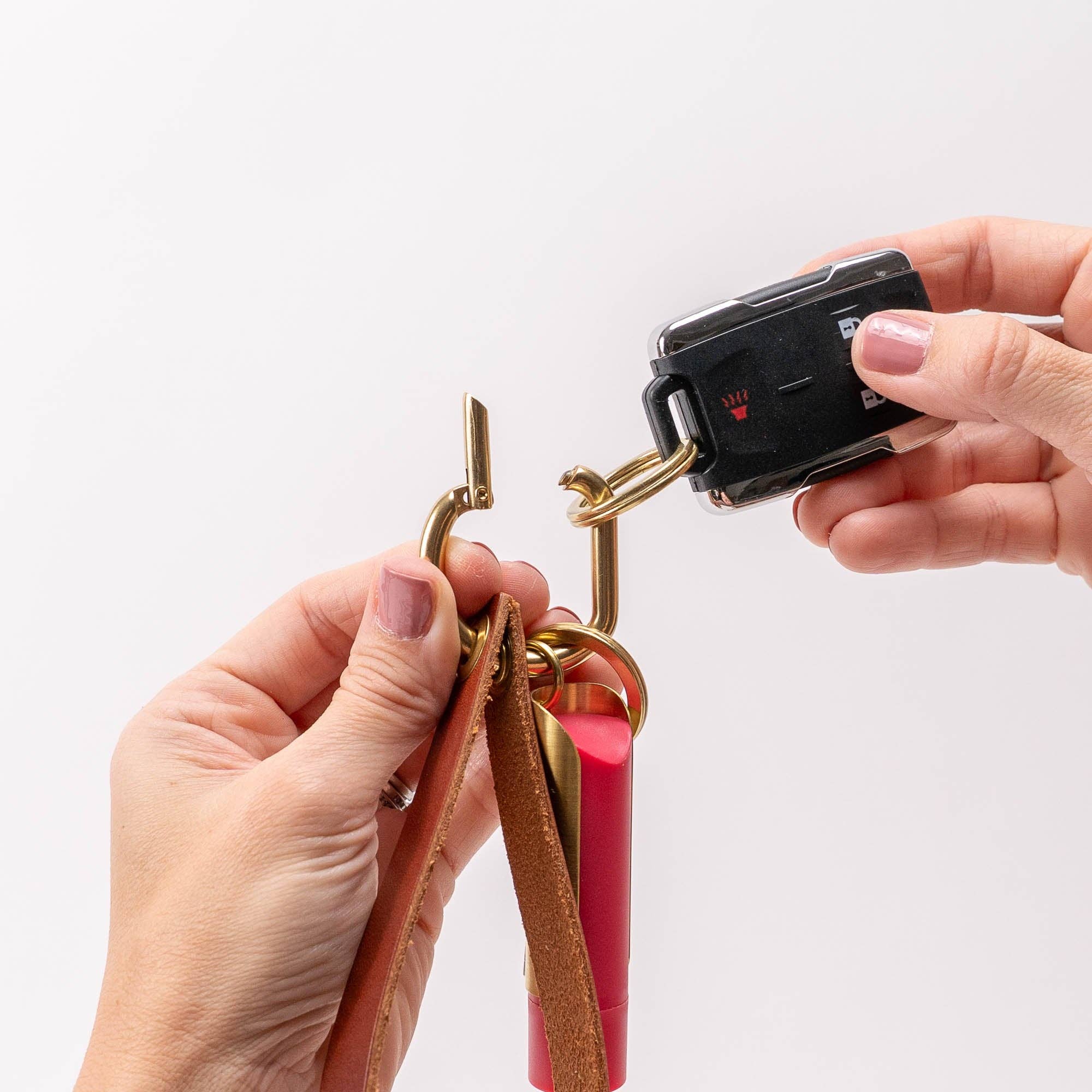 Avryn Co. - Wholesale Wallet - Women's - Chestnut Brown Veg Tan Leather Wristlet Wallet Set3