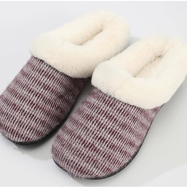 Pantoufle polaire confortable en mousse viscoélastique Pupeez pour enfant et fille pour la vente par Roxoni