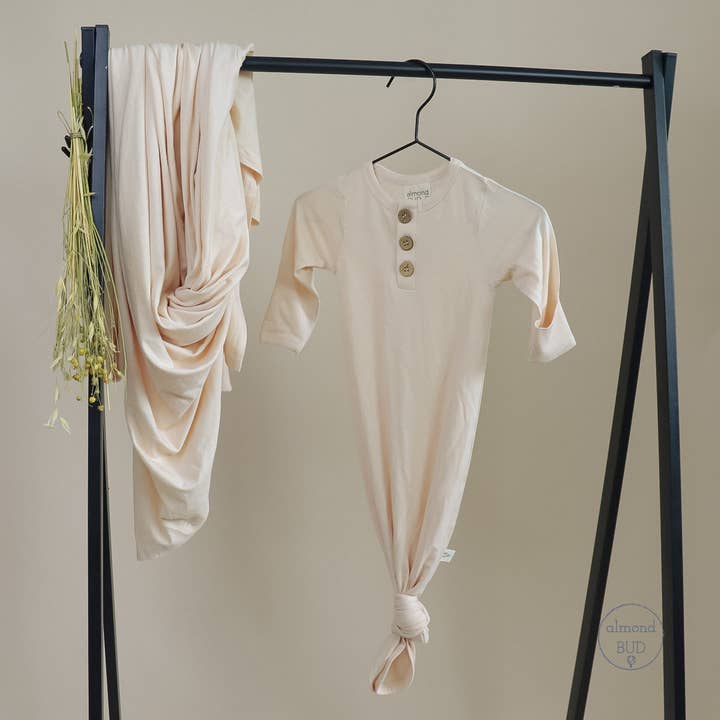 Almond Bud - Vendita all'ingrosso Tutina per neonati - Neonati - Abito Baby Knot | Abito con nodo d'avena | Neutro rispetto al genere | Neonato