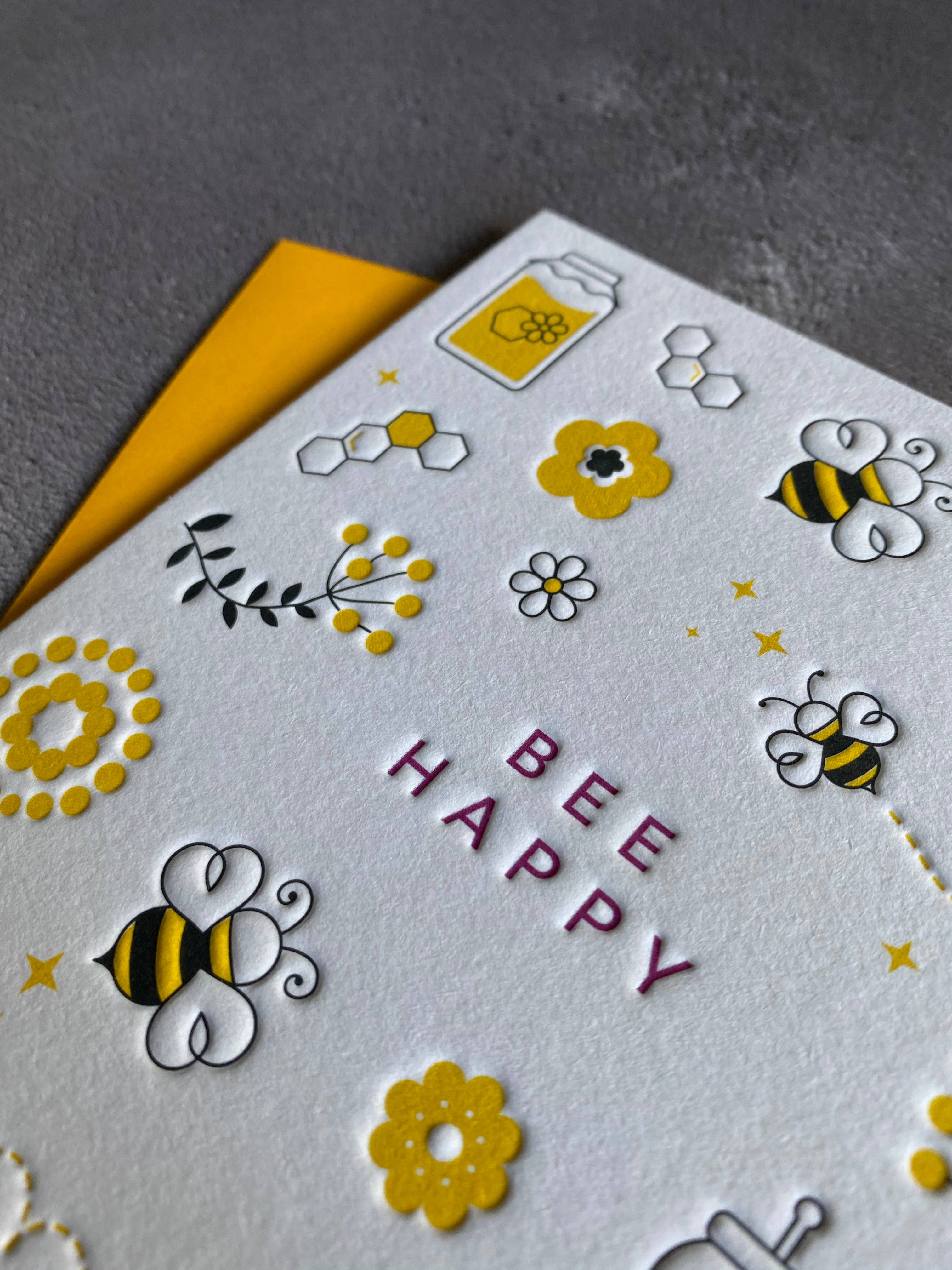 Heyyy Ltd – Großhandel Grußkarten für den Alltag – Bee Happy Letterpress-Karte5