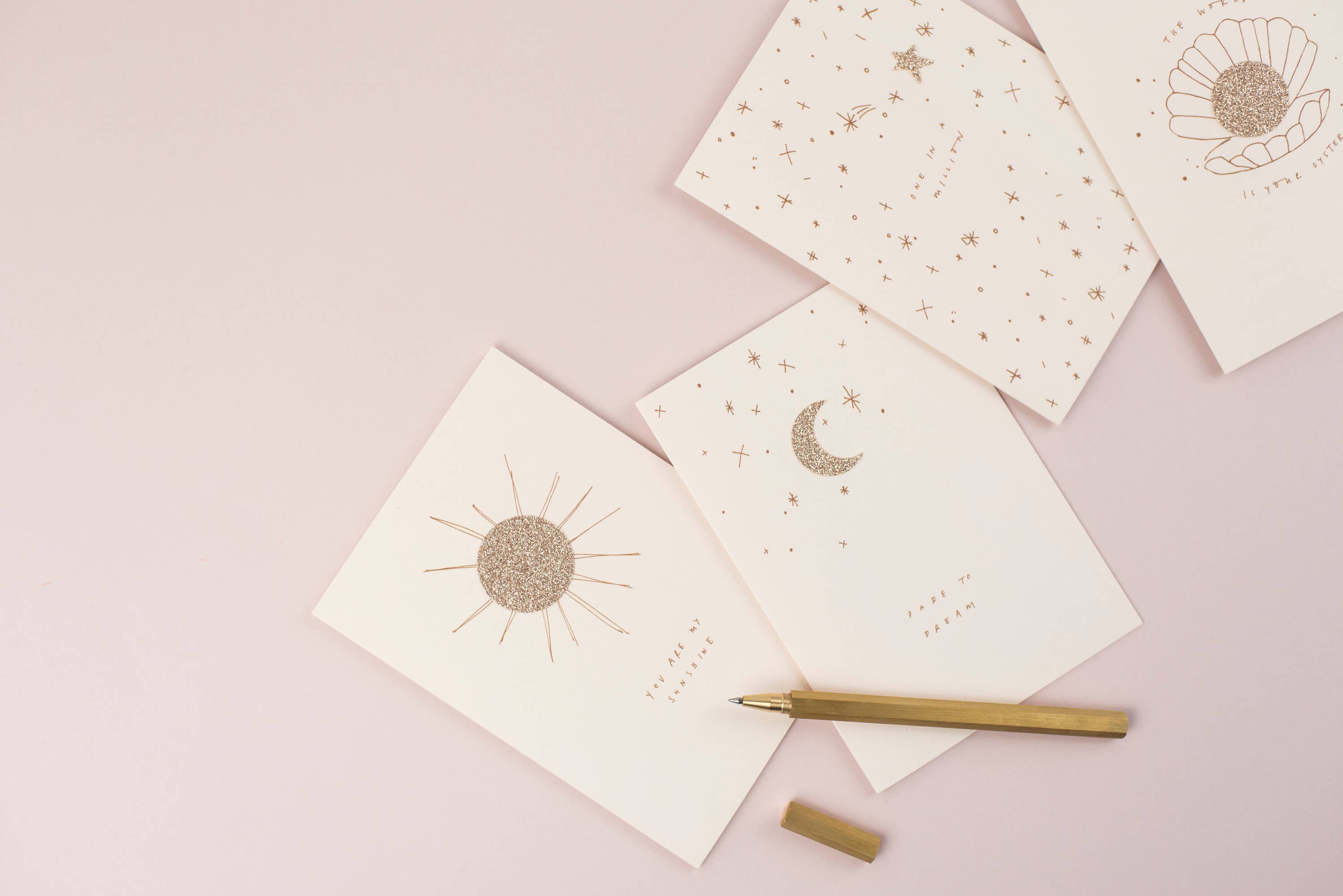 Katie Housley - Vente Cartes de déclaration d'amour - CARTE DE FÉLICITATIONS FAITE MAIN "LE MONDE EST À VOUS"1