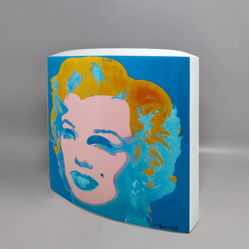 MadInteriorArt - Vendita all'ingrosso Vasi - Vaso Andy Warhol anni '90 per Rosenthal con sfondo rosa e blu, realizzato in Germania4