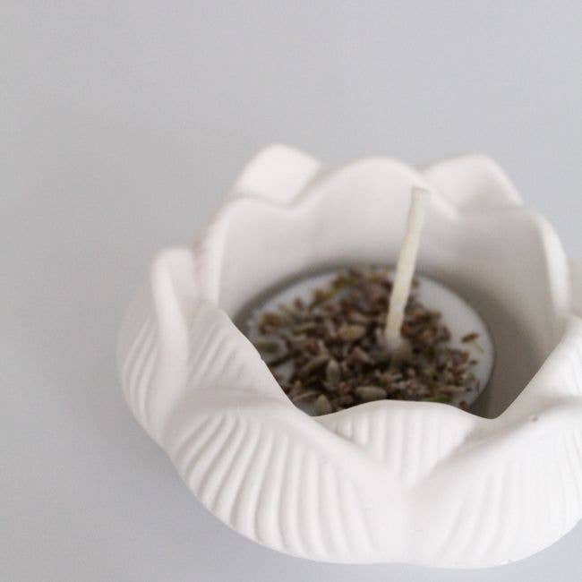 Lotus fyrfadsstage for engroshandel hos Root Aromaterapi