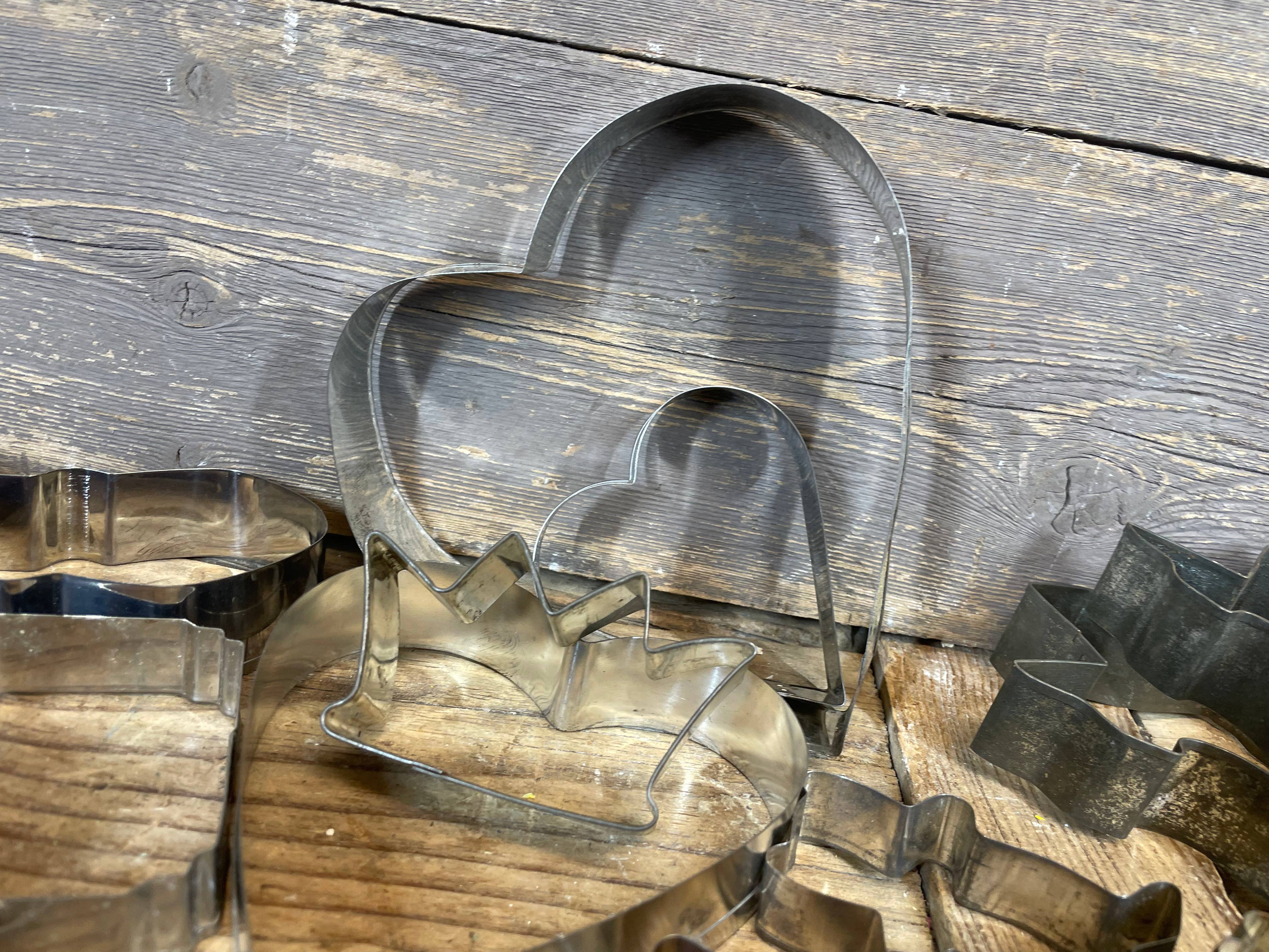 My Amigos Imports - Wholesale Cookie Cutter - Vintage Old Cookie Cutters-Farmhouse-Tin Cutter-ER-Assorted4