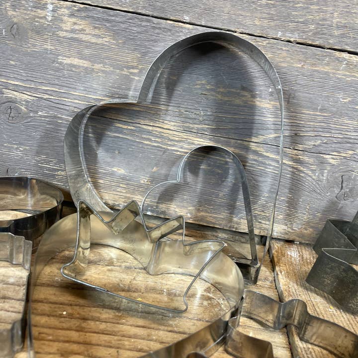 My Amigos Imports - Wholesale Cookie Cutter - Vintage Old Cookie Cutters-Farmhouse-Tin Cutter-ER-Assorted4