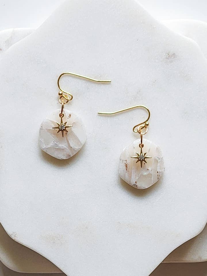 Charm met witte marmeren ster bungelt voor wholesale door Marbled Maven