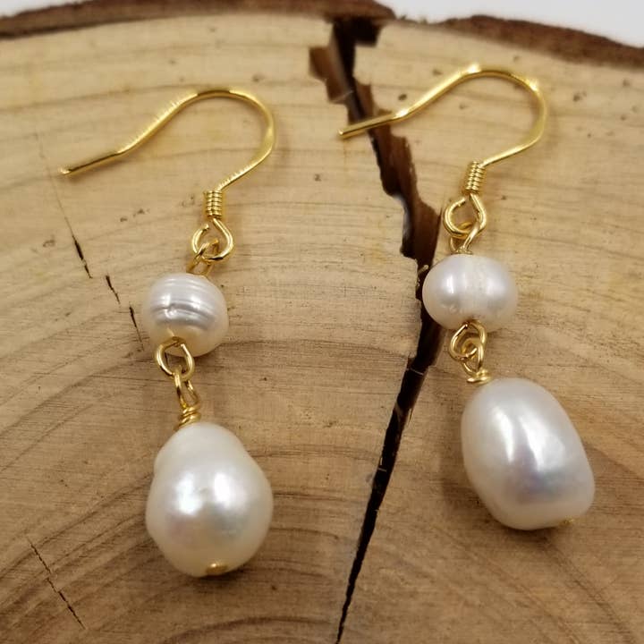 Orecchini doppi in perle d'acqua dolce naturali per la vendita all'ingrosso da parte di CHAKRA JEWELRY