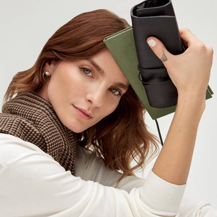 Pen(cil) Holder, Black Leather for wholesale by Aria Collective