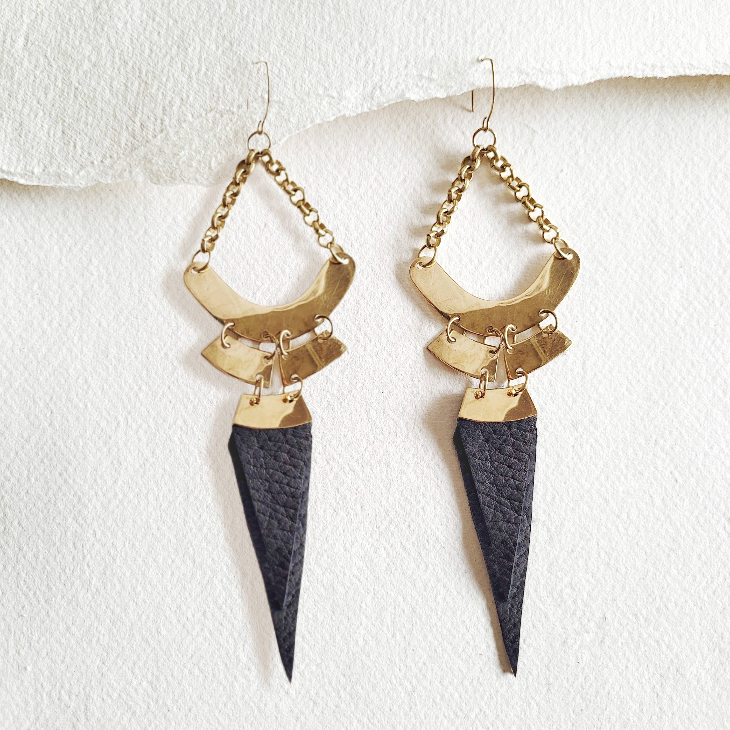 Bisjoux - Wholesale Dangle Earrings - Brass leather feather earrings disconnected chandelier bold0