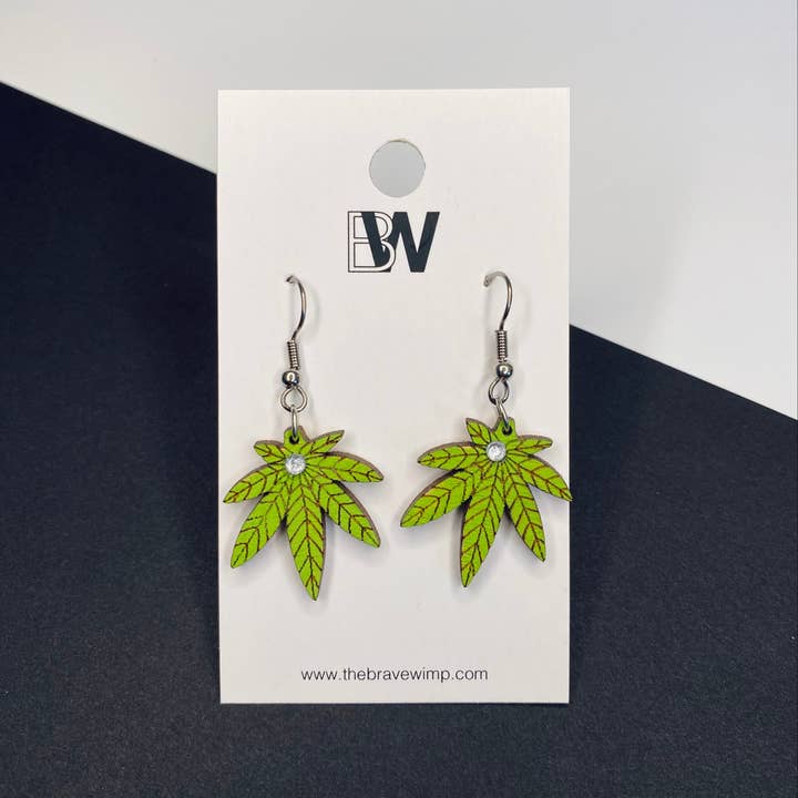 Brave Wimp - Venta al por mayor Pendientes colgantes - Pendientes gancho francés de hoja de marihuana de madera