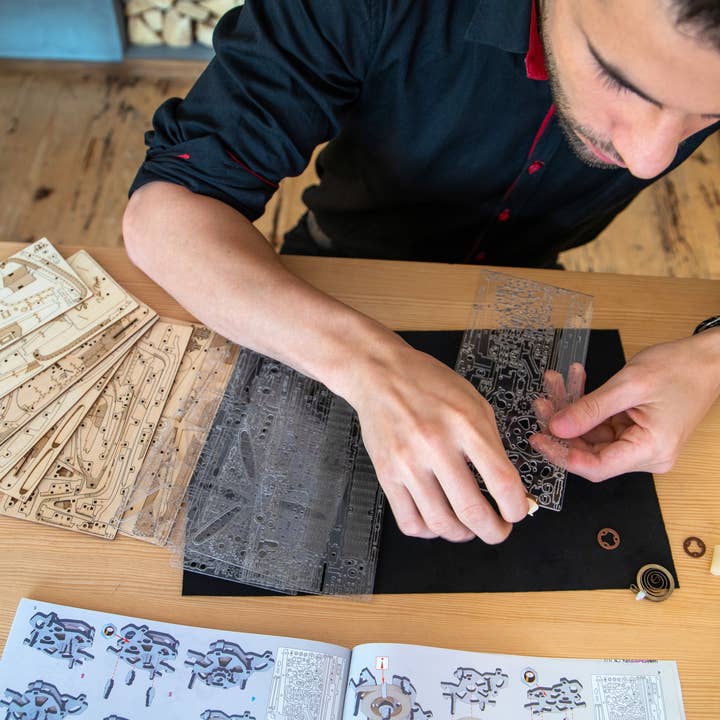 MADNESSTOYS - Wholesale Decorative Tabletop Object - Speedfighter10