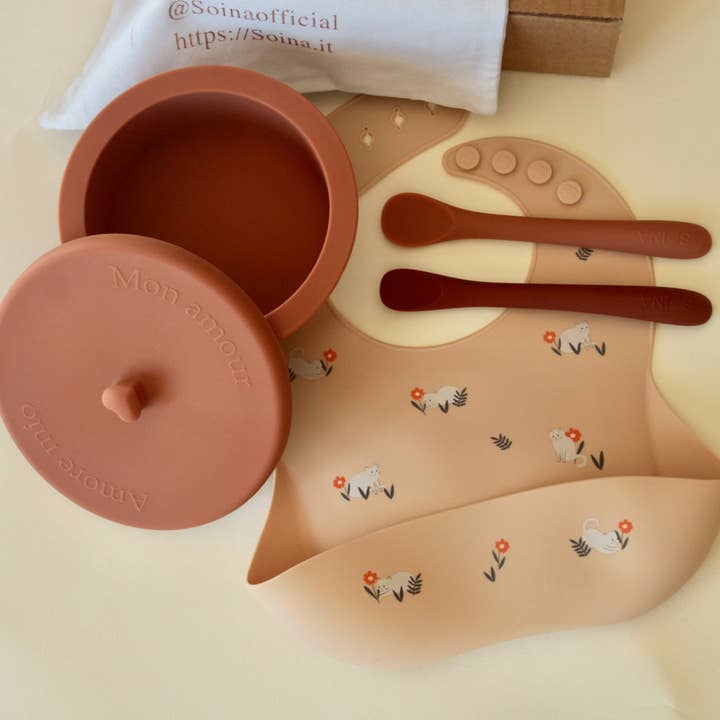 Soina – Engroshandel Ammekjole - Graviditet og barsel – Soina babymad sæt (hagesmæk, afvænningsske, Ina skål - kamel/kastanje)2
