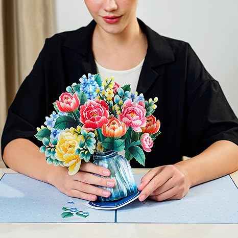 Paper Love – Großhandel Grußkarten für den Alltag – Übergroße Pop-Up-Karte im Winterwunderland mit riesigem Pop-Blumenstrauß3