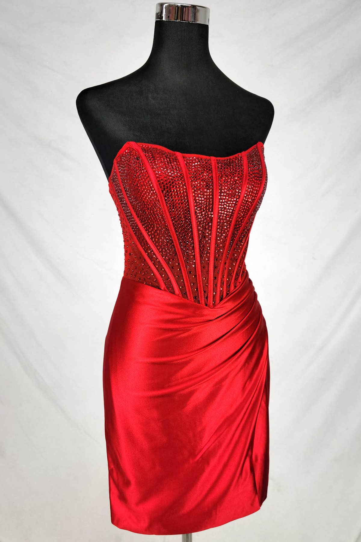 Chicas – wholesale Klänning - Dam – Kort miniklänning med juvelprydd korsett och satinkjol C37513