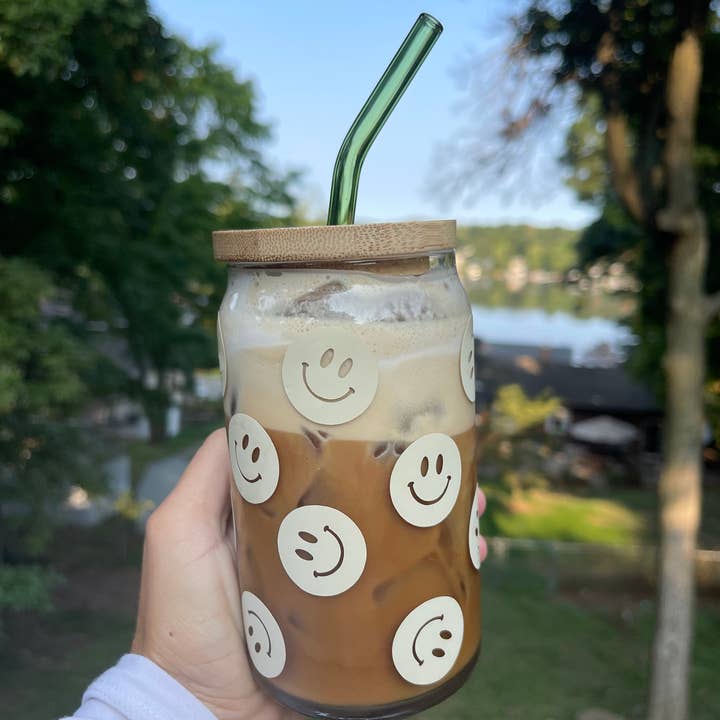 Verre à canette de bière Smiley Face pour la vente par Acential Drinkware
