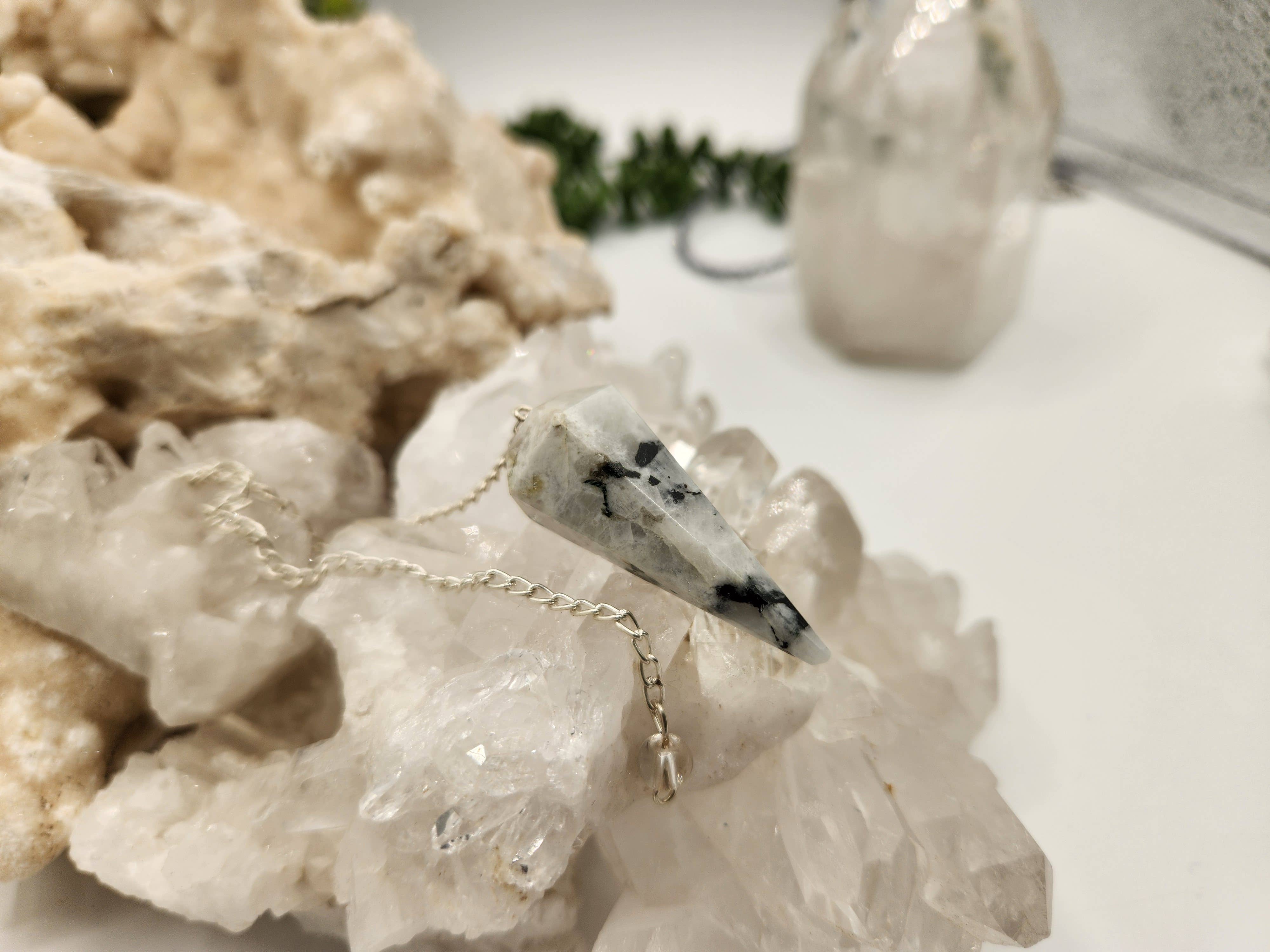 Meraki Gemstones - Venta al por mayor Tableros de péndulos - Péndulo de Piedra Lunar Arcoíris con Cadena Plateada de Plata4