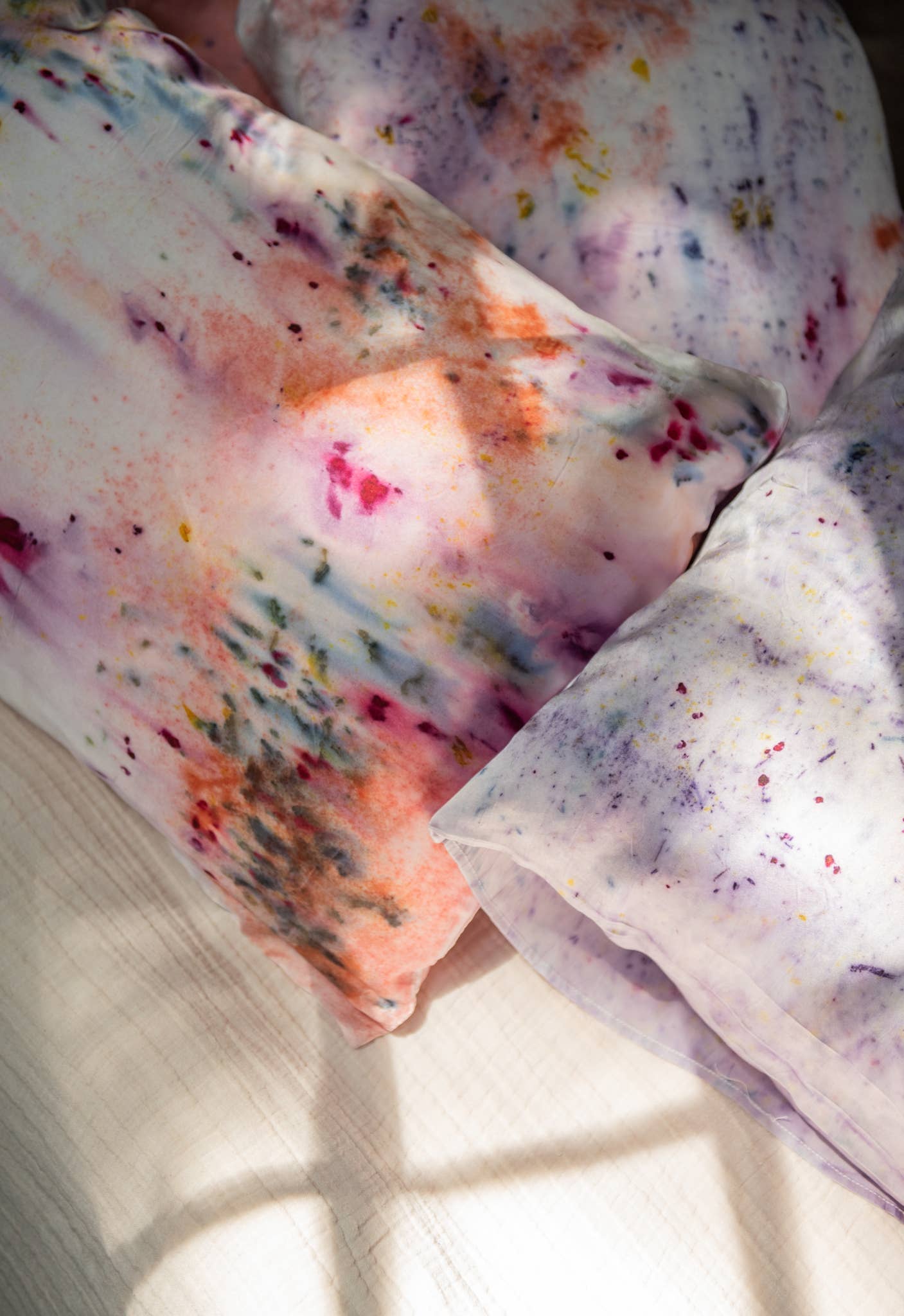 DYE KWEEN - Wholesale Bedding Pillowcase/Sham - Abstract Botanically Dyed Silk Pillowcase1