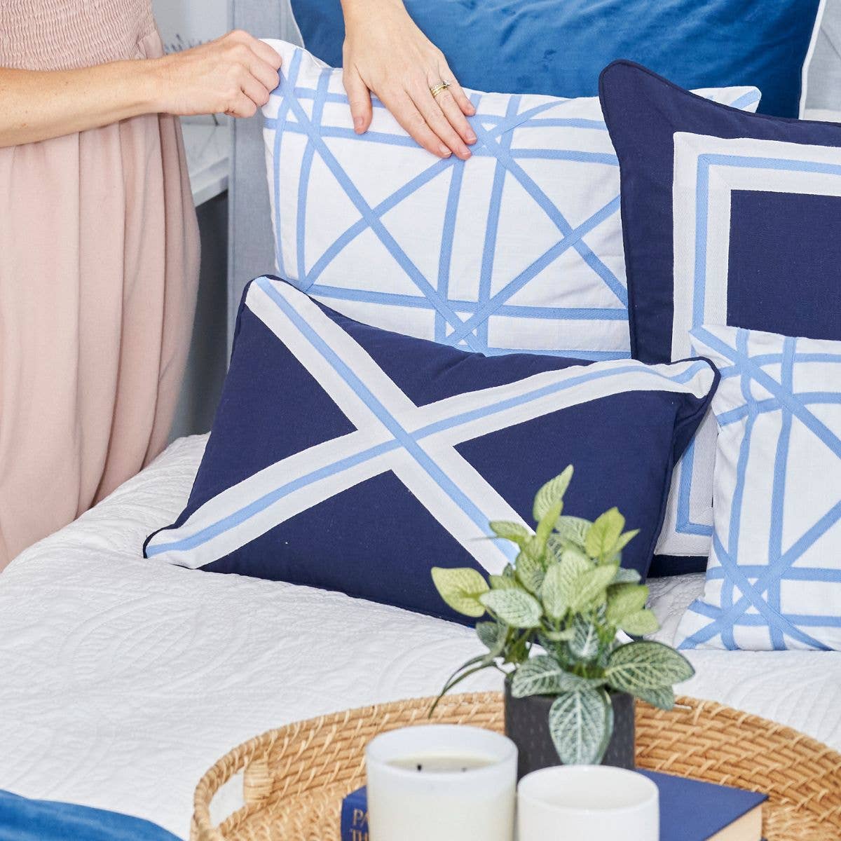 Mirage Haven - Vente Housse de coussin - Housse de coussin AVALON en forme de croix bleu foncé 30 cm x 50 cm2