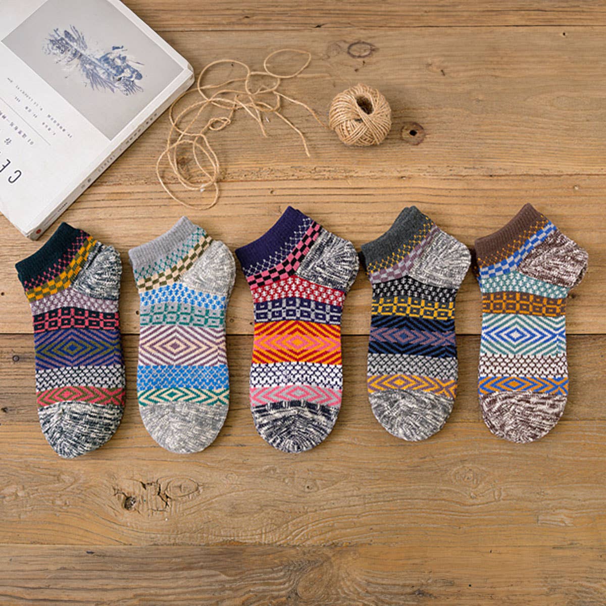 TYPE  5PCS/SET ALPACA VINTAGE FLORAL PATTERN SOCKS_CWMS0207 for wholesale on Faire1