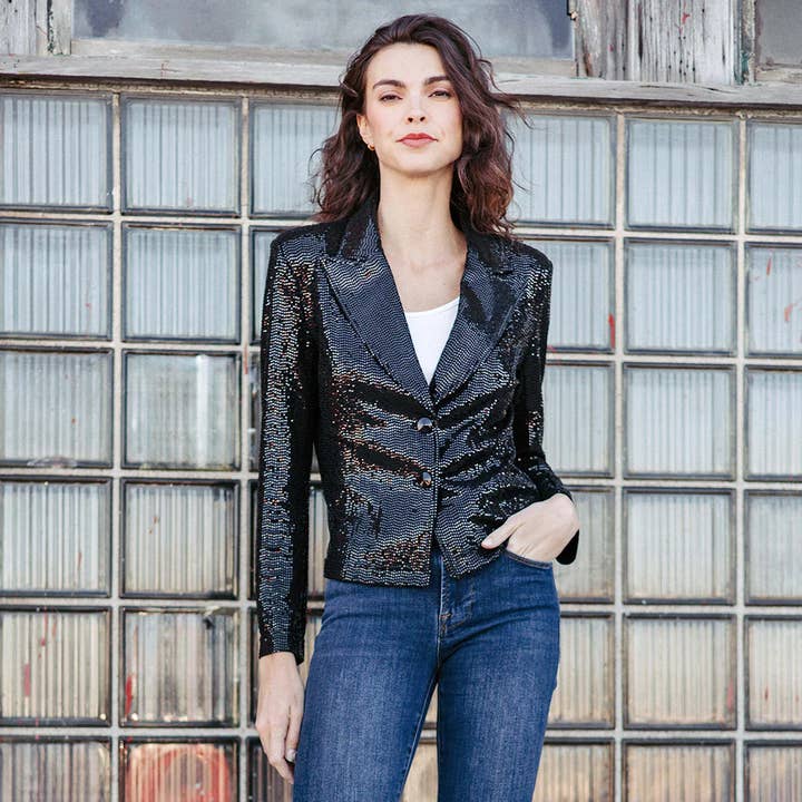 Blazer moderne en maille à sequins avec boutons pour la vente par Clara Sunwoo