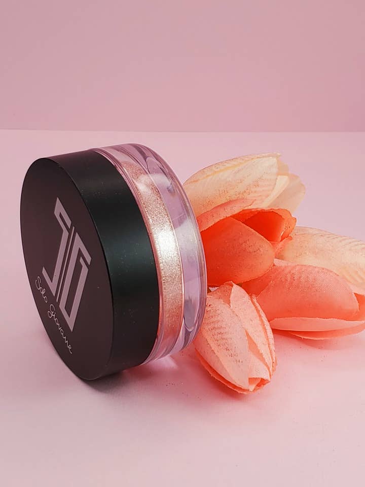 Peach Shine Bright Highlighting Powder for wholesale by Solo Giovane