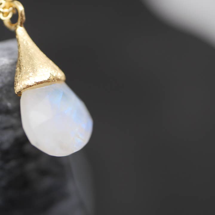 Atelier Leblanc - Wholesale Pendant/Charm Necklace - Moonstone Poetic Drop Necklace1