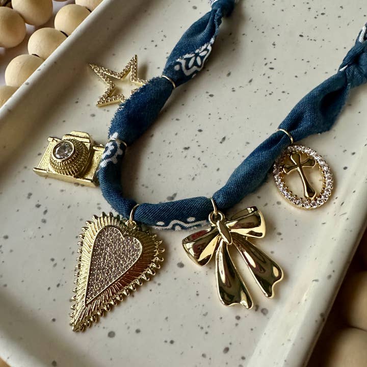Bandana Charm Halskæde | 5 Charms | Guld Fyldt for engroshandel hos Larra Mirk Design