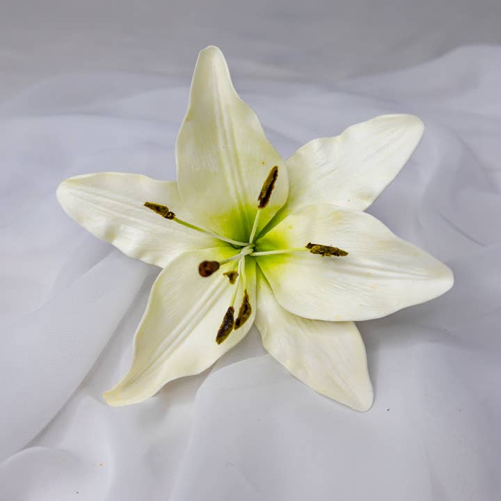 Realistic Artificial Flowers - Wholesale Artificial flowers - White Asiatic Lily Flowerhead - Realistic Artificial Flower1