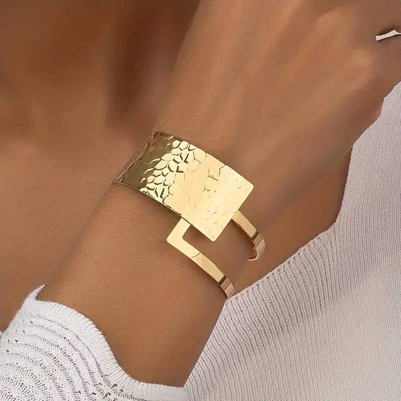 Huis Van Merken - Wholesale Cuff Bracelet - Ripple Pattern Golden Color Cuff Bangle 14K Gold Plated0