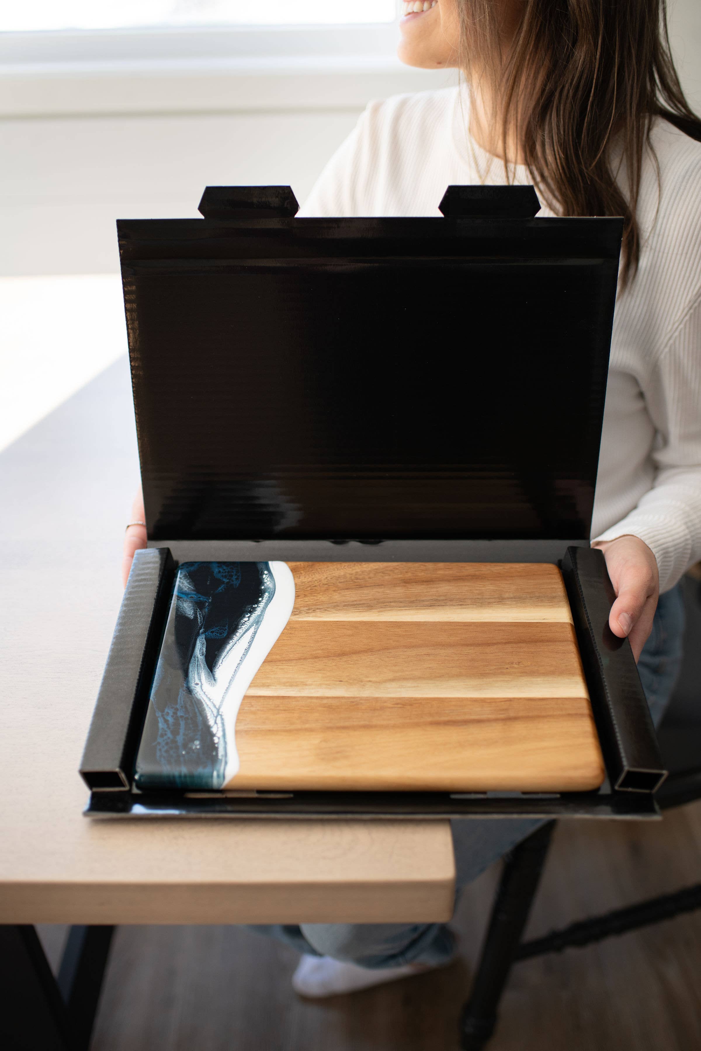 Lynn & Liana Designs - Vendita all'ingrosso Taglieri per formaggio - Tagliere per formaggi e salumi in legno di acacia con resina - No dazi!9