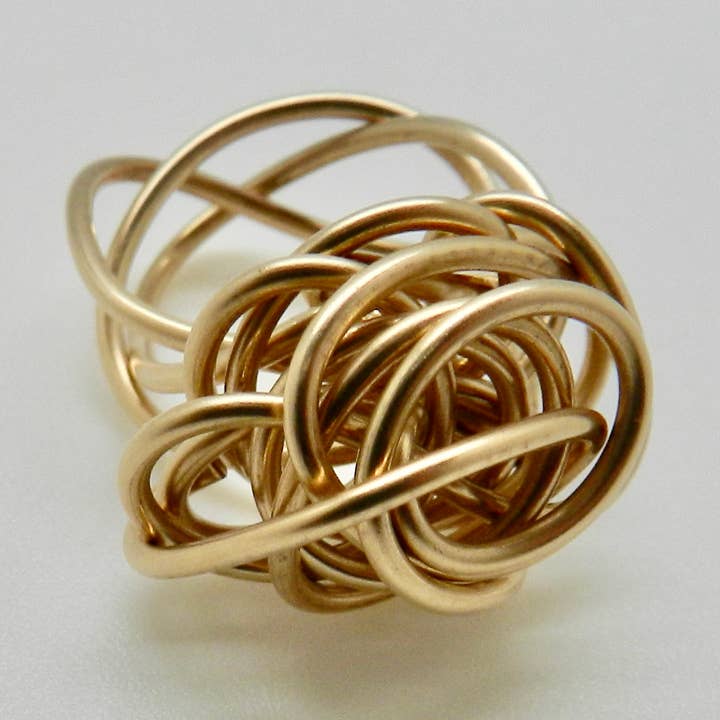 Bague en forme libre en or pour la vente par Designs by Ingrid