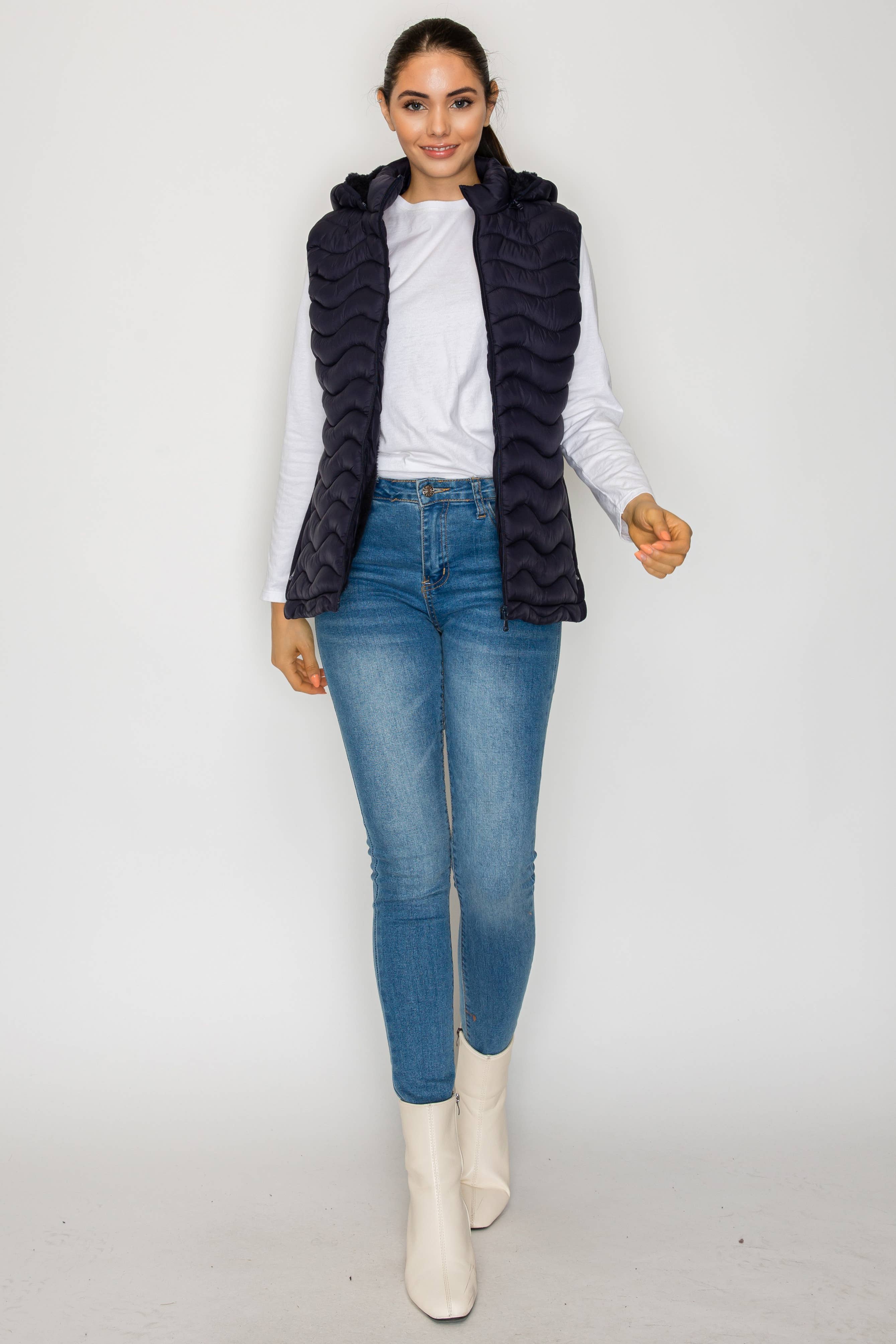 V390 Damväst med huva utan ärmar (V390) för wholesale på Faire6