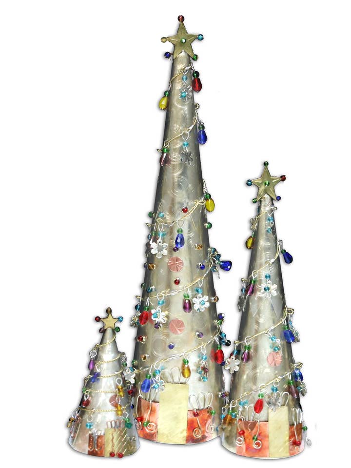 Ensemble de 3 arbres blancs emboîtables pour la vente par Pilgrim Imports