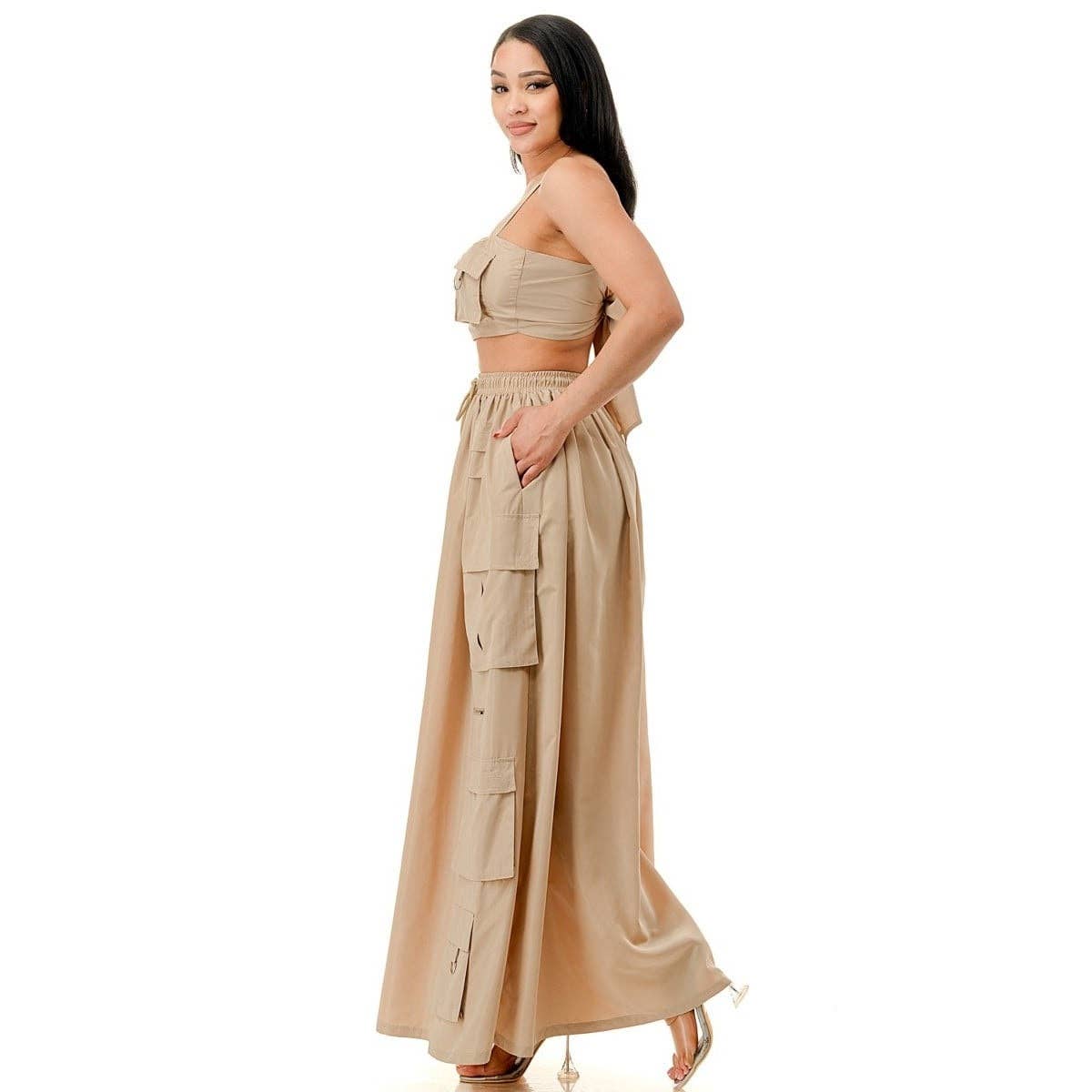 Esmeray Clothing – Großhandel Set aus Oberteil und Rock – Damen – das Urban Explorer Ensemble1