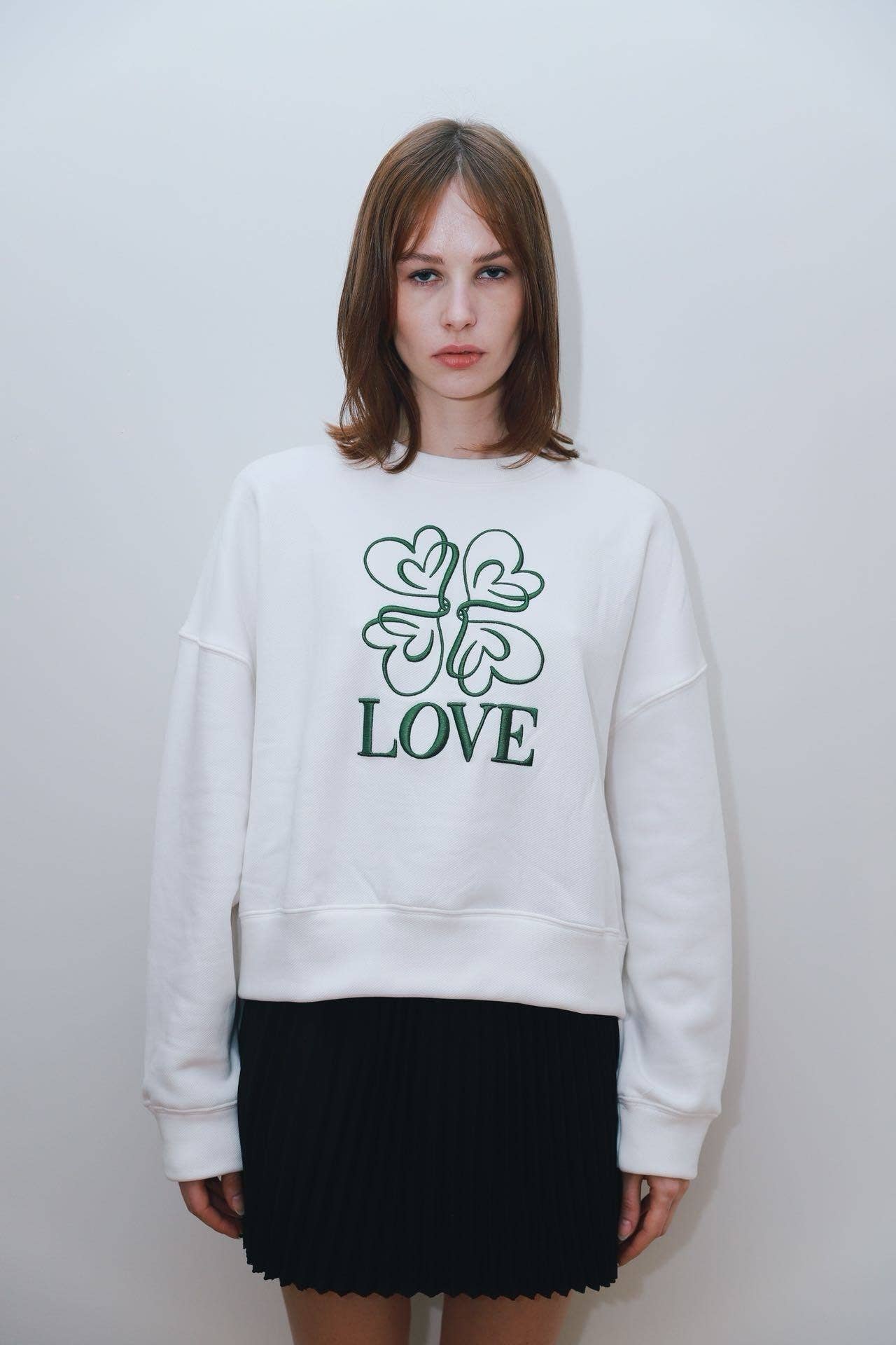 EASY MODE - Wholesale Graphic Sweatshirt - Women's - Embroidered sweatshirt - 80034